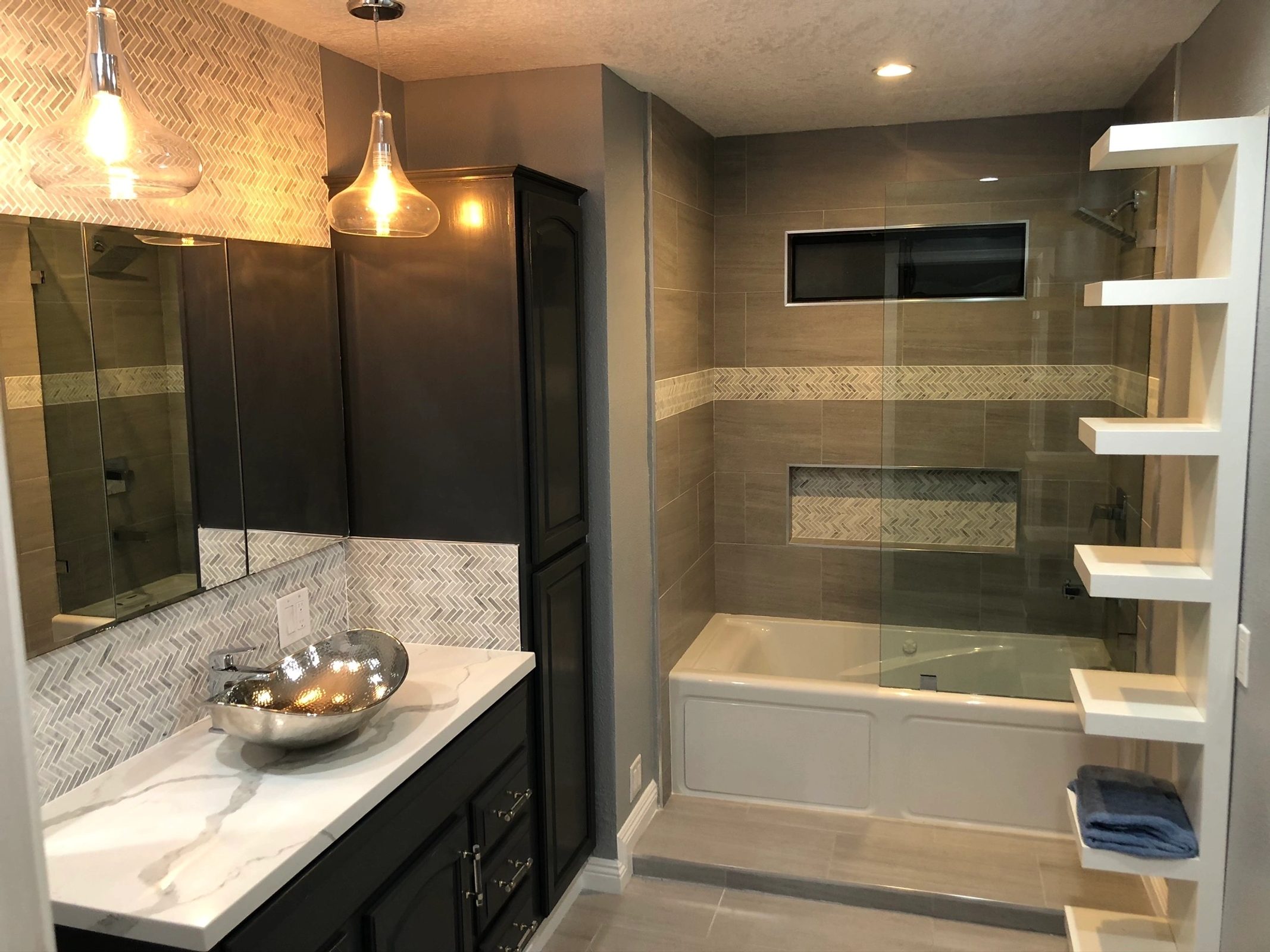 Vanity Suite · Marble